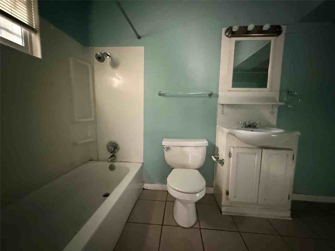 510 Jordan Ln - Photo 6 of 10