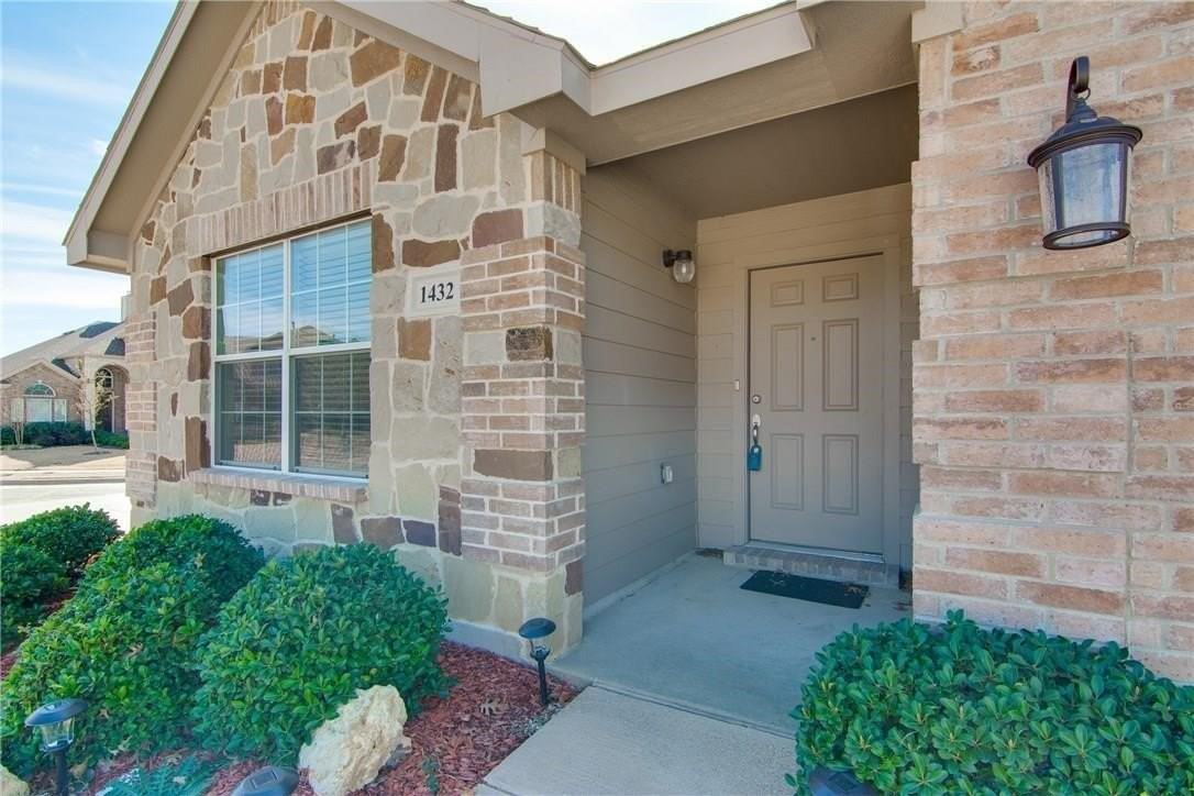 1432 Ocotillo Ln - Photo 2 of 19