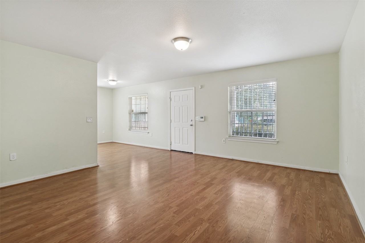 1834 Bayside St - Photo 2 of 12