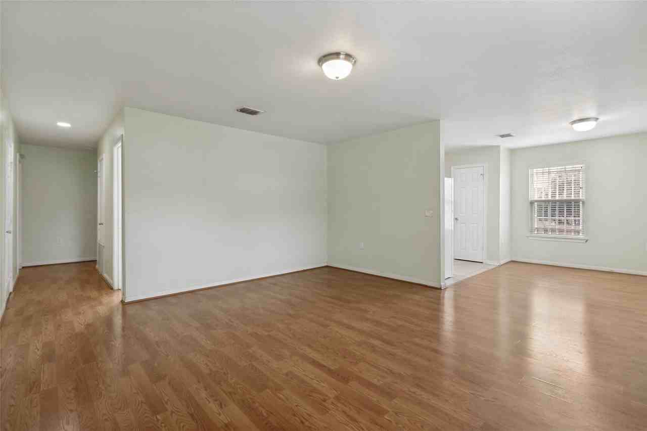 1834 Bayside St - Photo 3 of 12