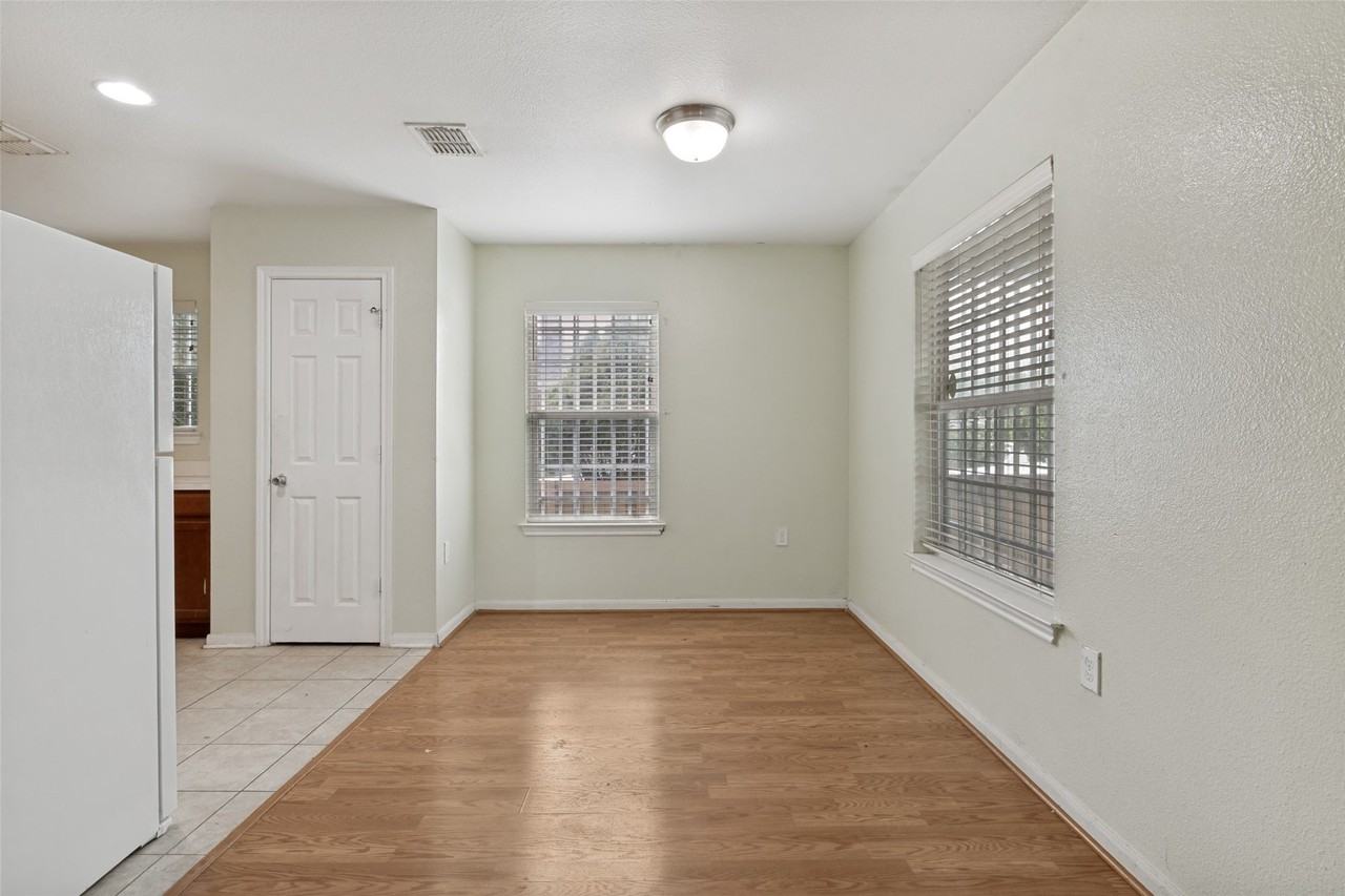 1834 Bayside St - Photo 4 of 12