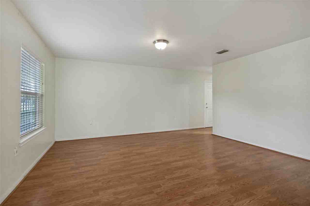 1834 Bayside St - Photo 5 of 12