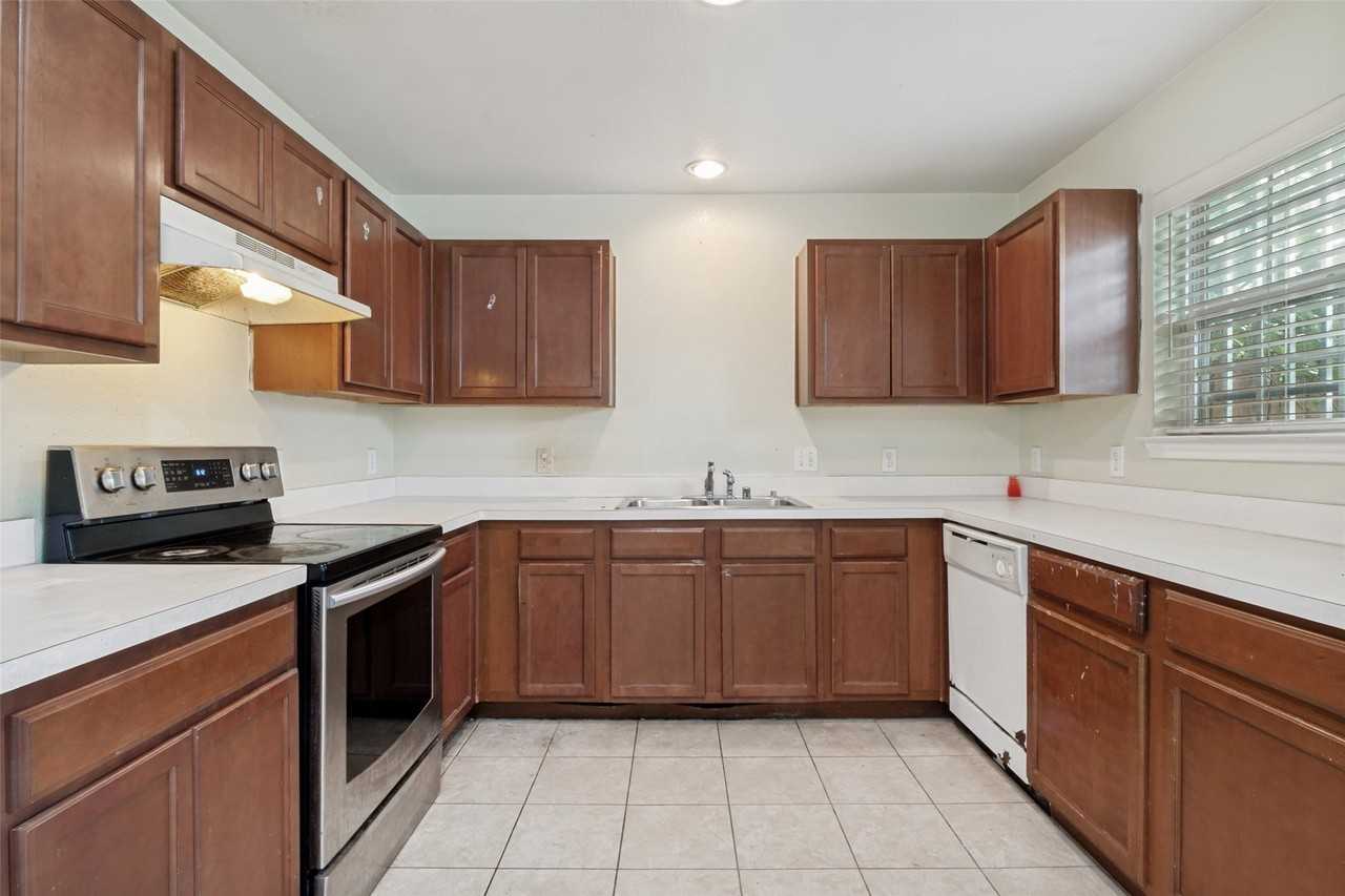 1834 Bayside St - Photo 6 of 12