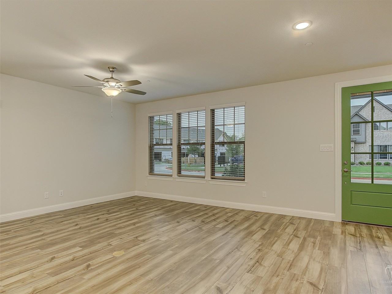 1946 Sweetwater Ln - Photo 2 of 20