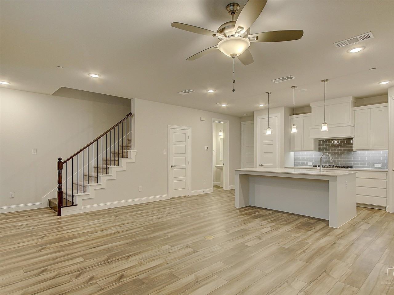 1946 Sweetwater Ln - Photo 4 of 20