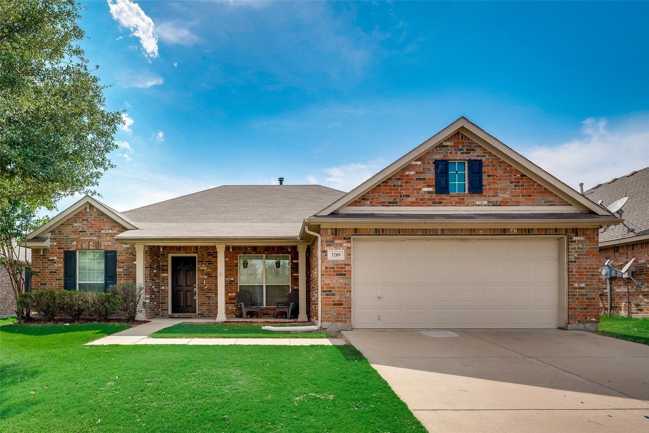 3209 Bloomfield Trl - Photo 3 of 28