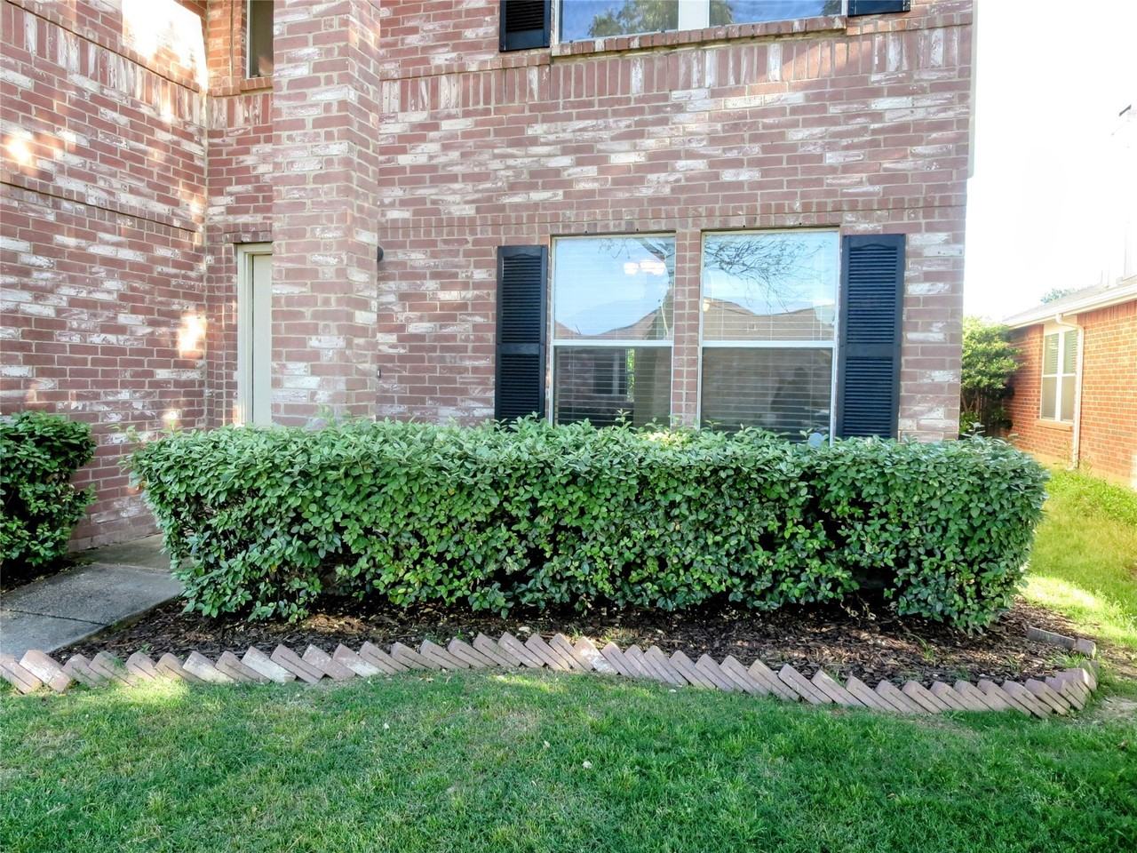 2348 White Oak Dr - Photo 3 of 34