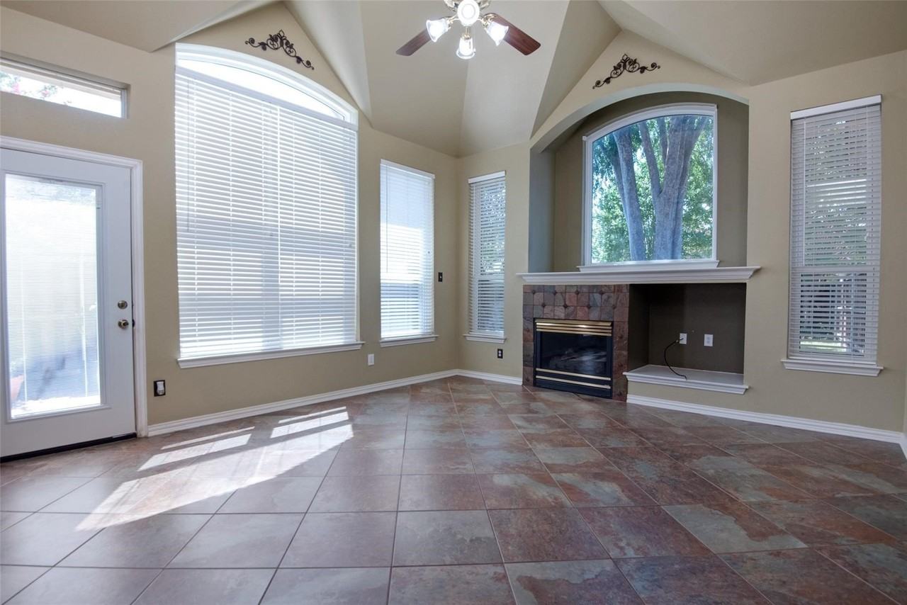 816 Pinnacle Cir - Photo 2 of 6
