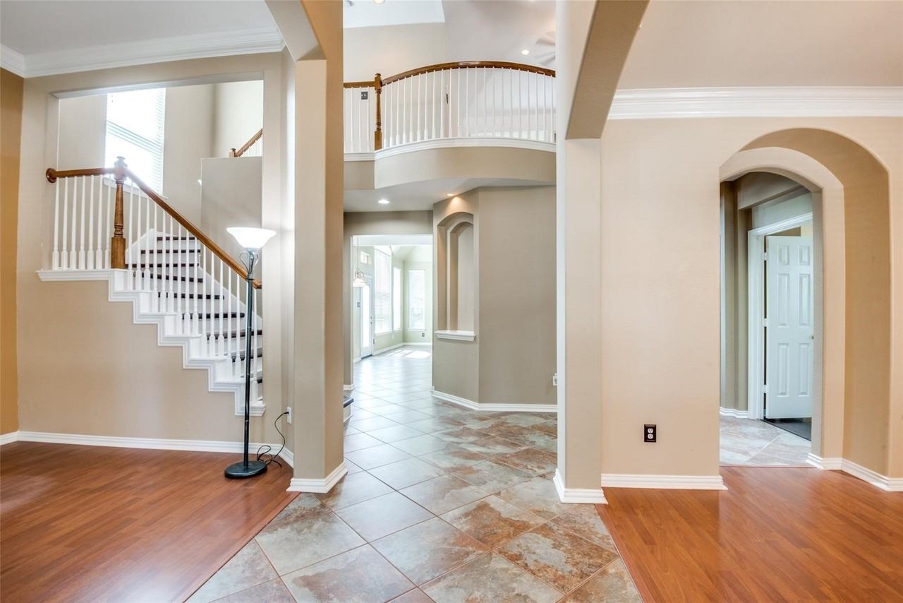 816 Pinnacle Cir - Photo 3 of 6