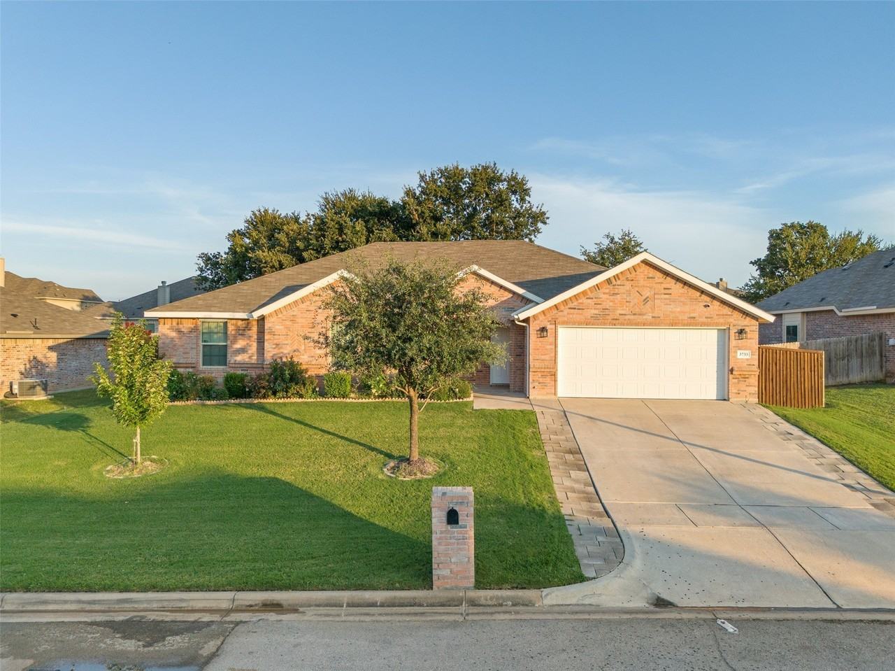 3733 Cecelia Ln - Photo 2 of 31