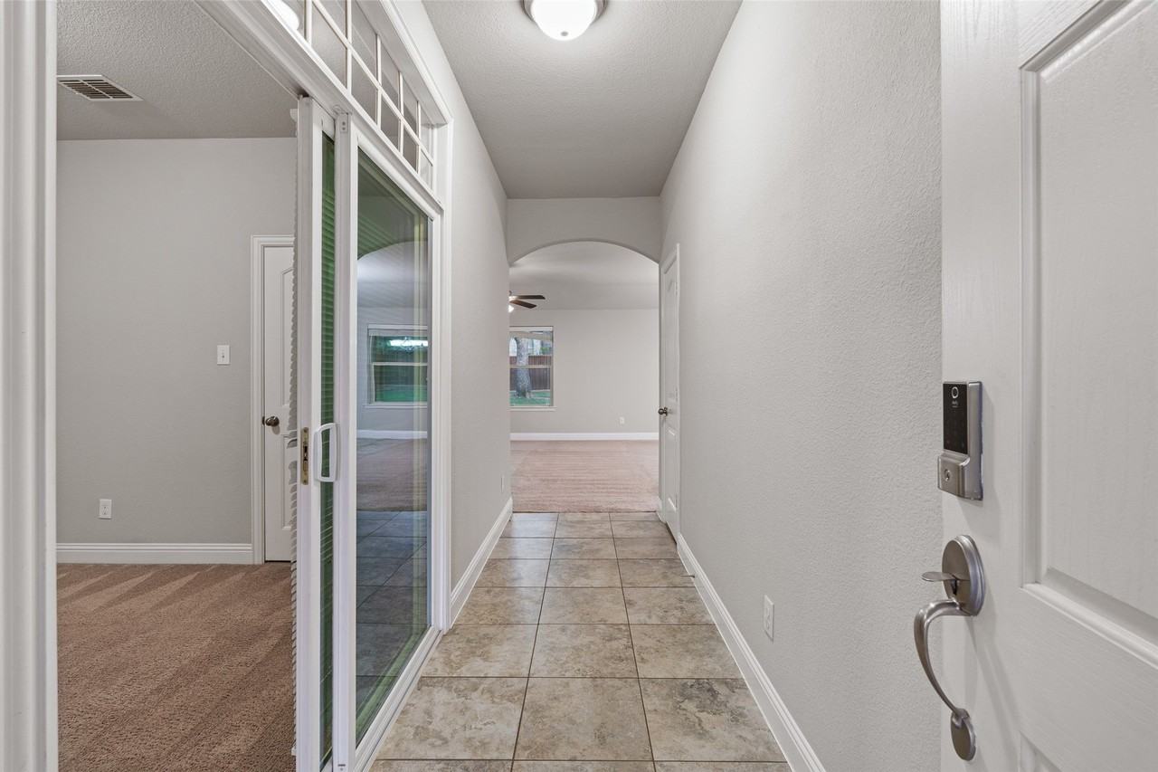 3733 Cecelia Ln - Photo 6 of 31