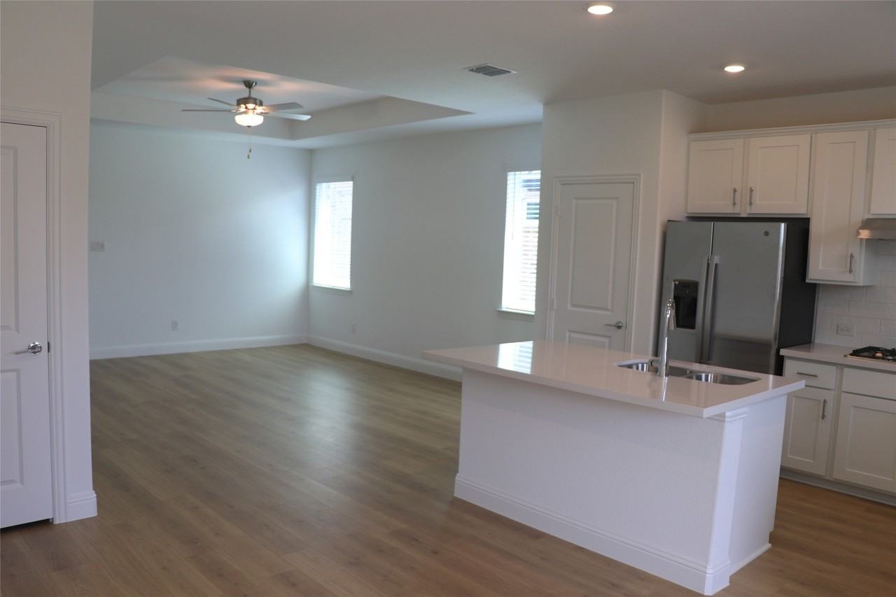 1413 Mustang Canyon Dr - Photo 2 of 17
