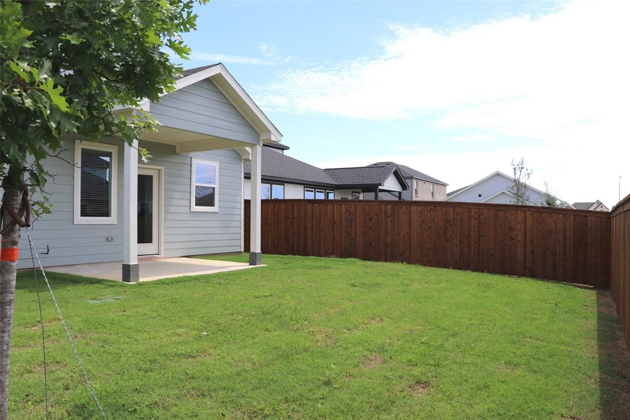 1413 Mustang Canyon Dr - Photo 3 of 17