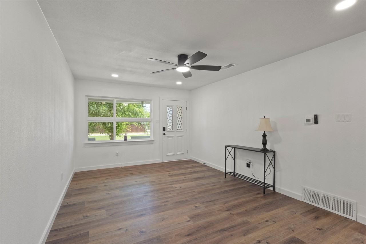 10325 Maylee Blvd - Photo 4 of 28