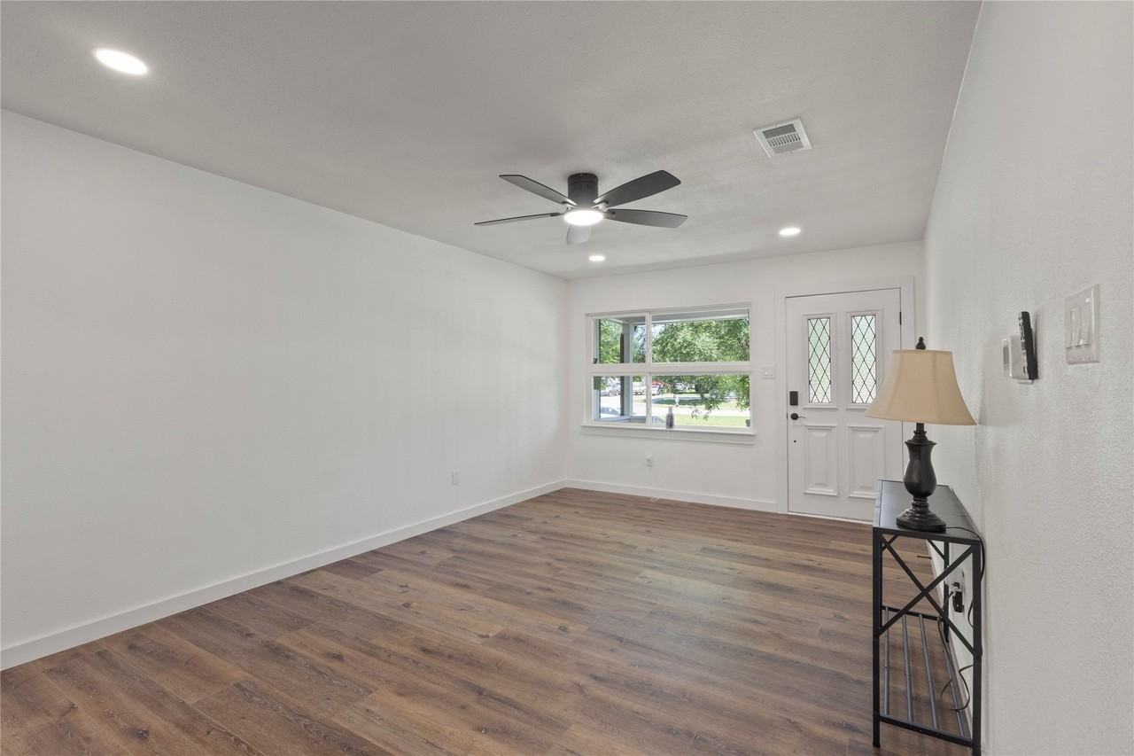 10325 Maylee Blvd - Photo 6 of 28