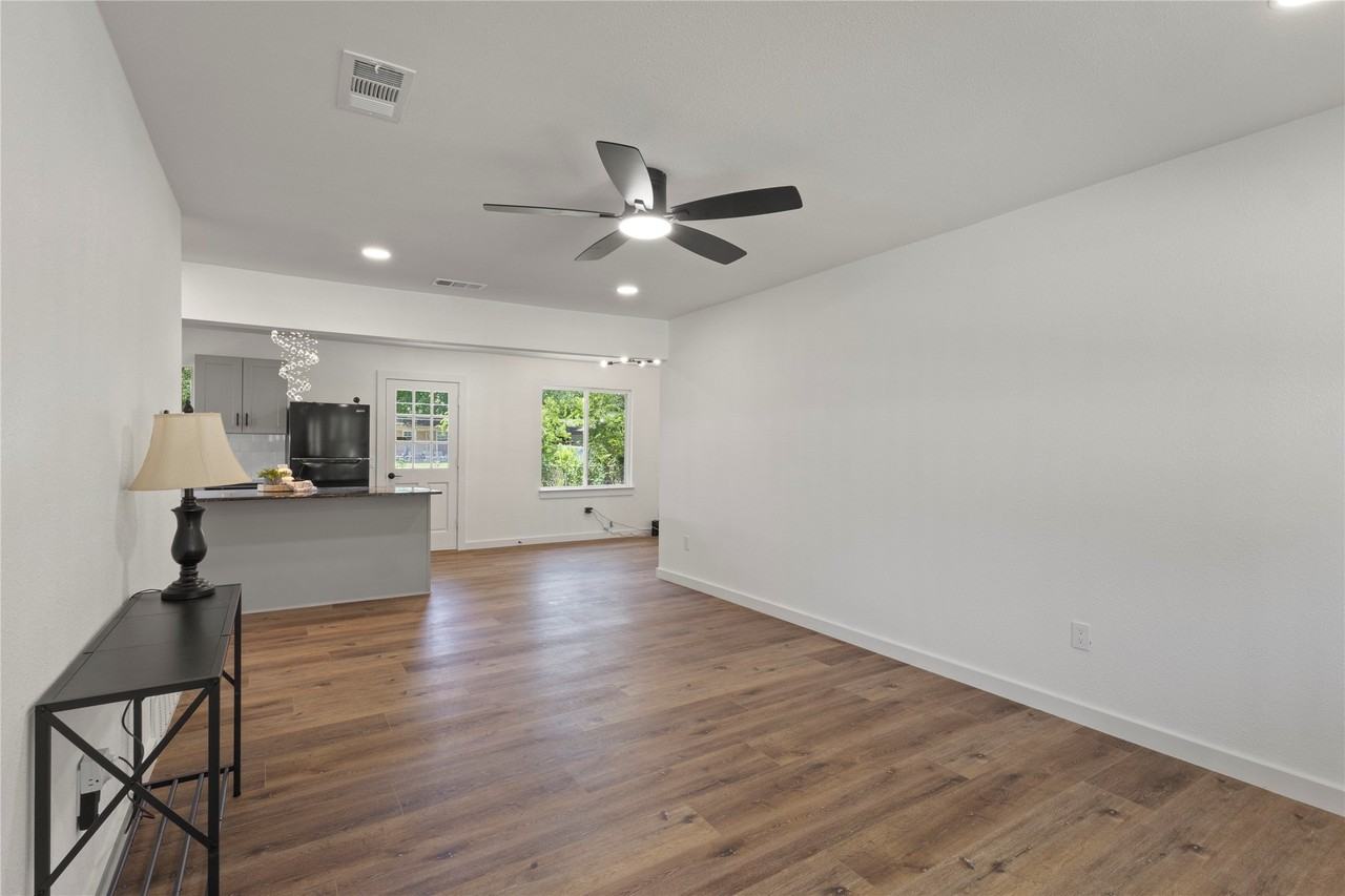 10325 Maylee Blvd - Photo 7 of 28