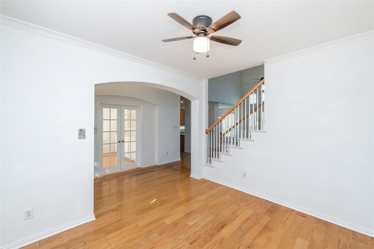 2318 Balleybrooke Dr - Photo 5 of 32