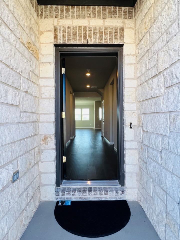 3305 Cross Shore Dr - Photo 2 of 31