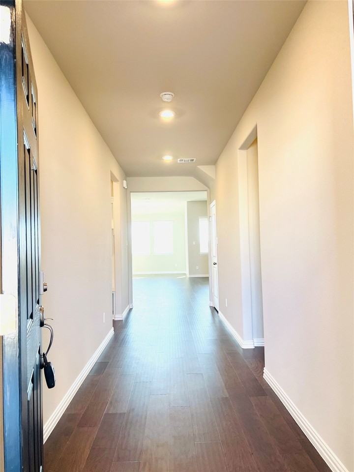 3305 Cross Shore Dr - Photo 3 of 31