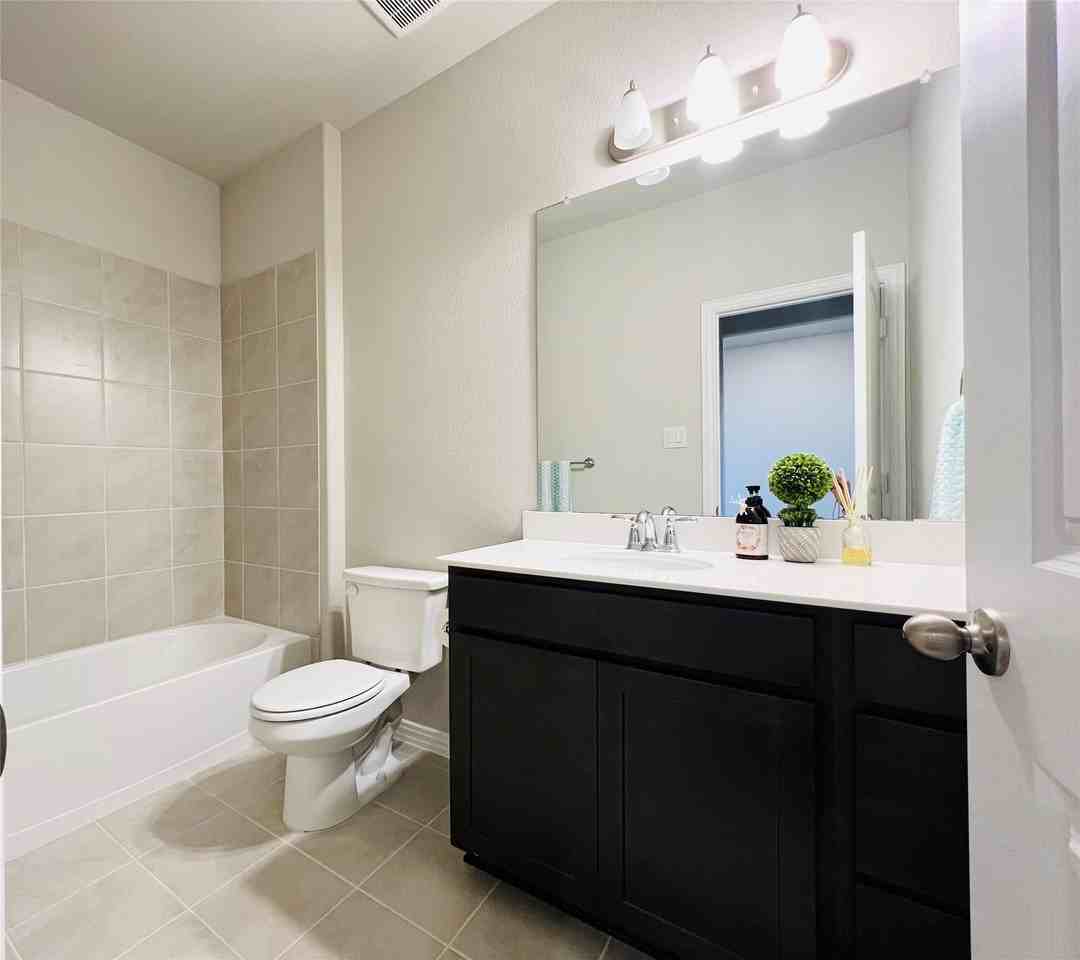 3305 Cross Shore Dr - Photo 5 of 31