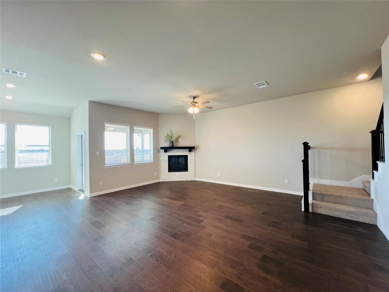 3305 Cross Shore Dr - Photo 7 of 31