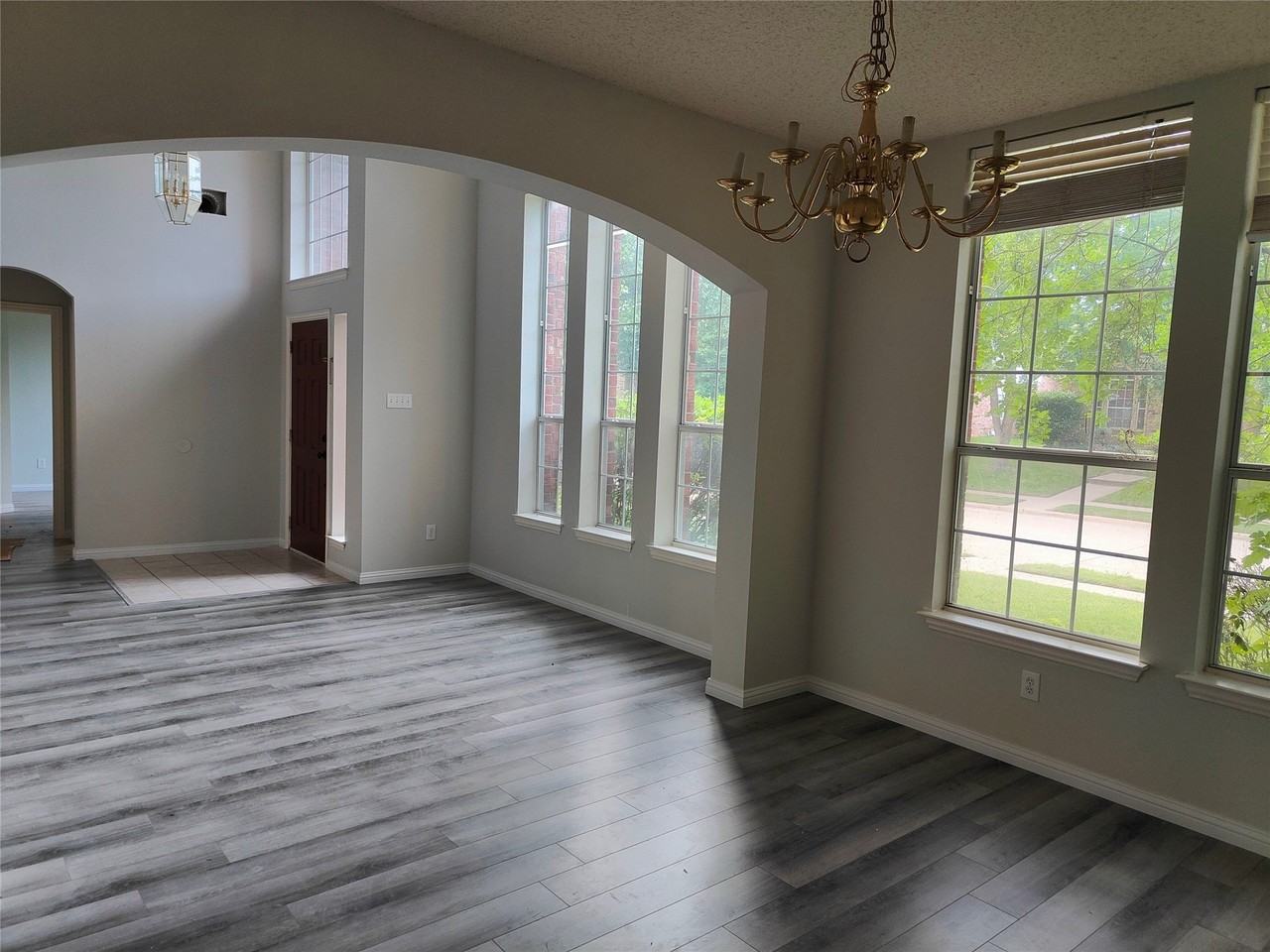 1412 Brenda Ln - Photo 4 of 18