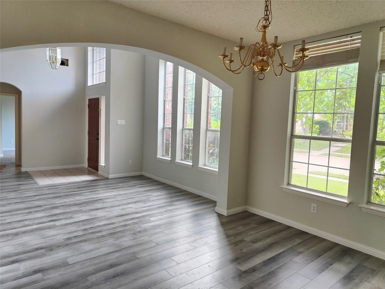 1412 Brenda Ln - Photo 5 of 18