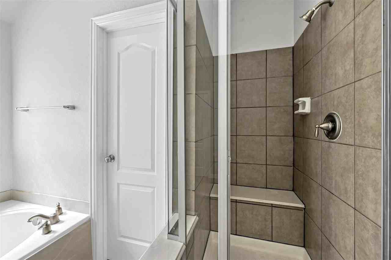 2124 Broadstone Dr - Photo 7 of 29