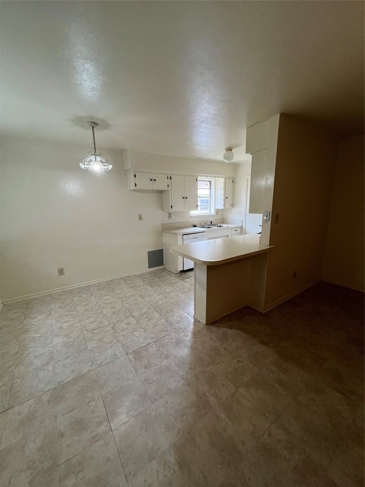 3104 Stanford St - Photo 2 of 23