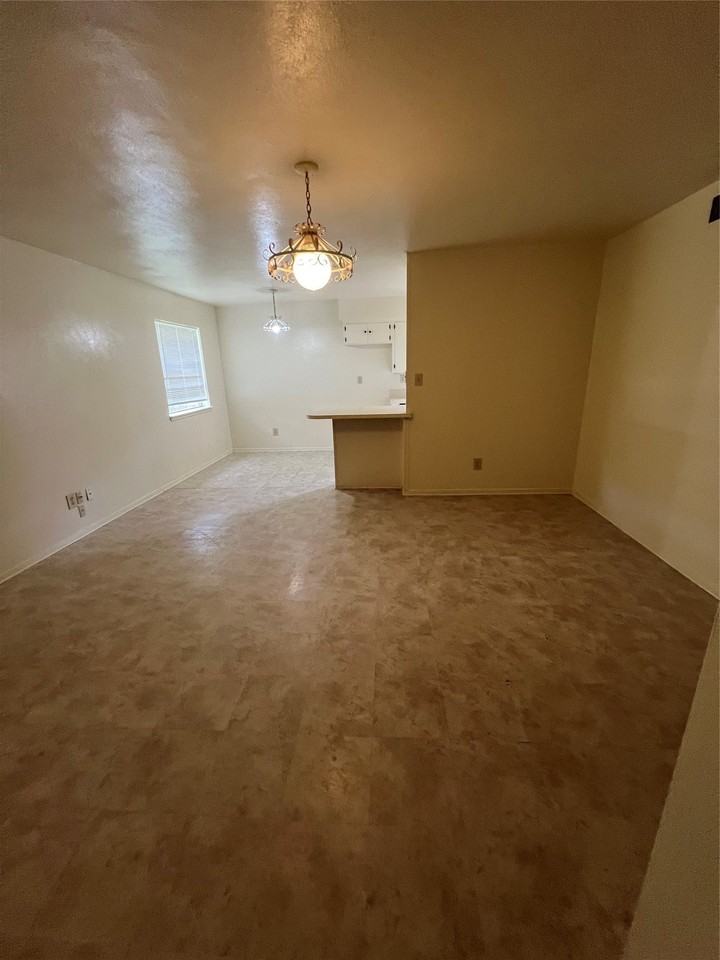 3104 Stanford St - Photo 4 of 23