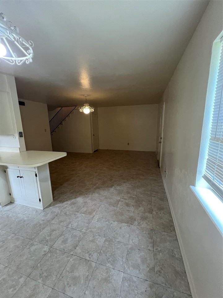 3104 Stanford St - Photo 5 of 23