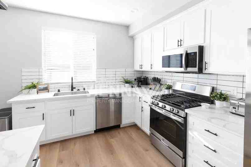 5843 Del Campo Ln - Photo 4 of 50