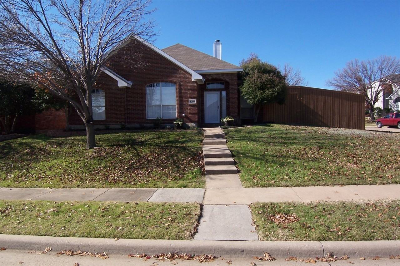 8301 Bells St - Photo 2 of 24