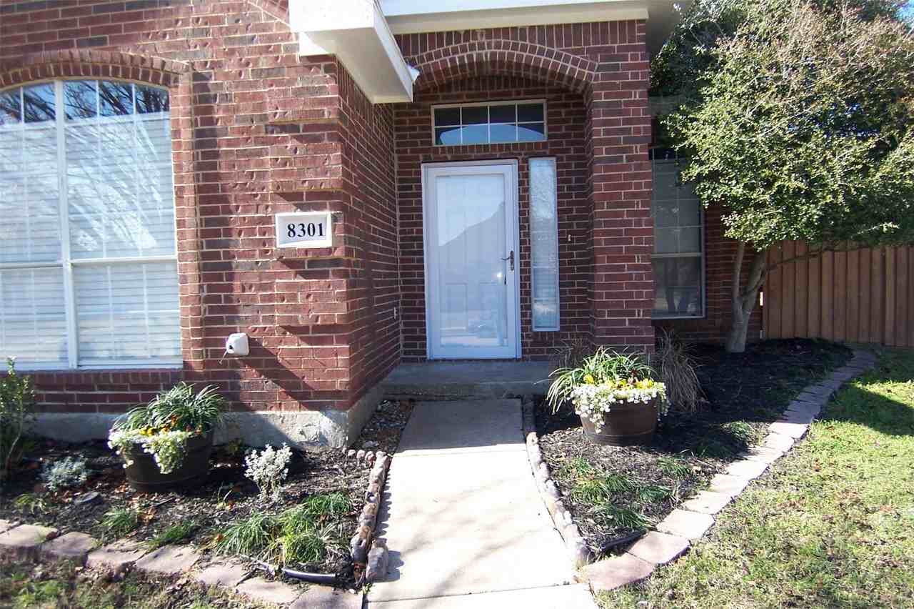 8301 Bells St - Photo 3 of 24
