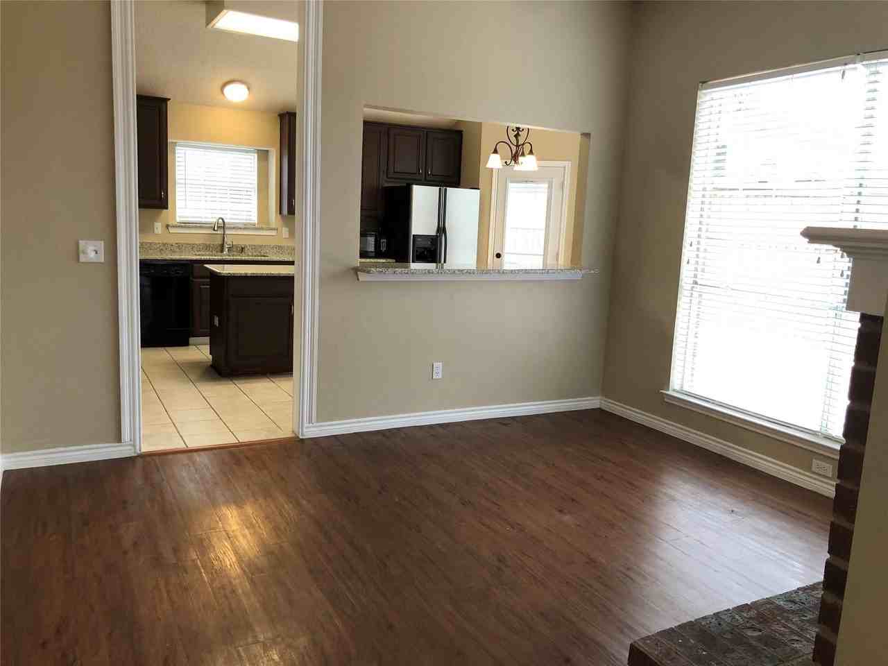 8301 Bells St - Photo 7 of 24