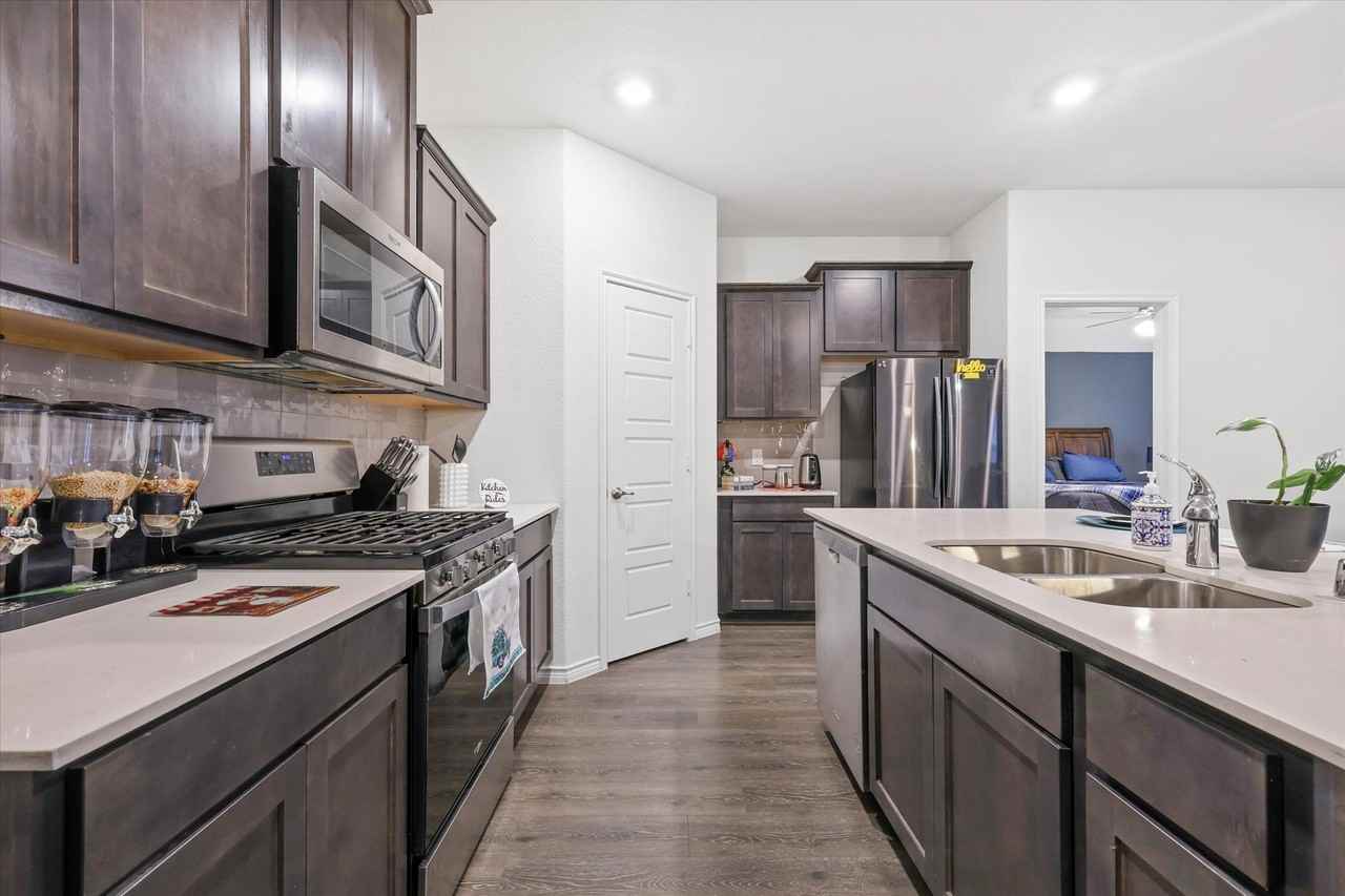 1653 Albatross Rd - Photo 3 of 9