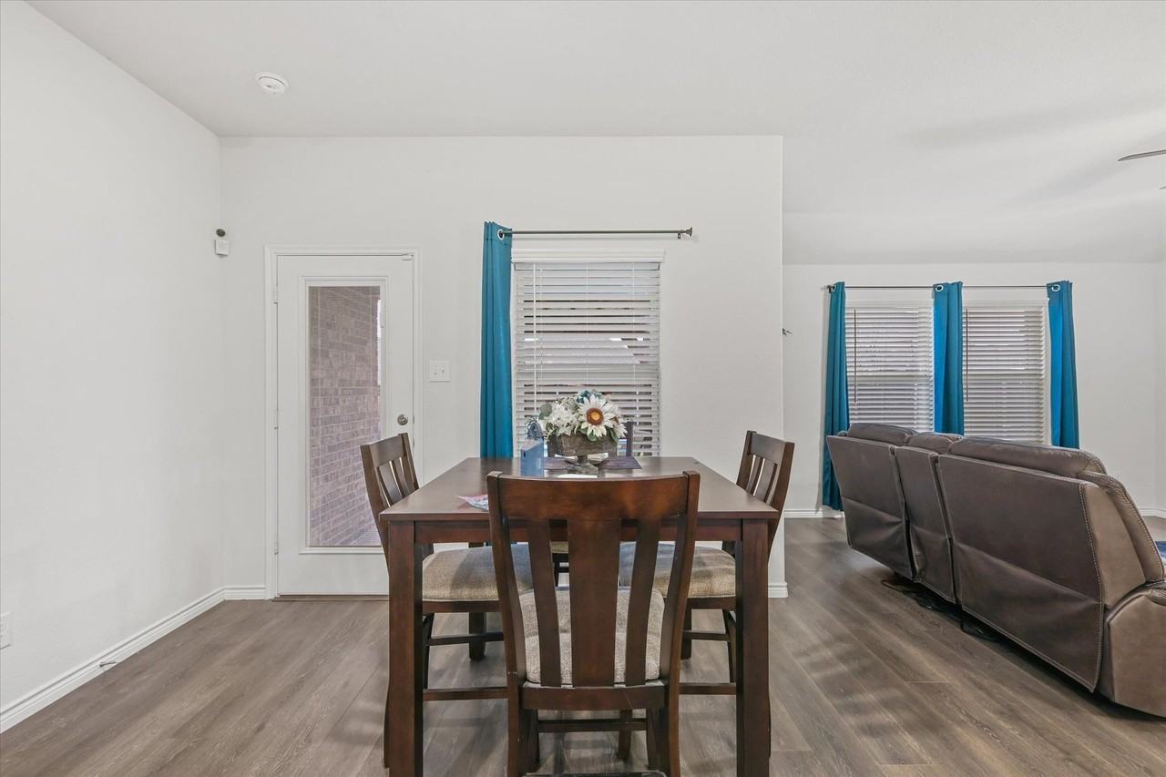 1653 Albatross Rd - Photo 4 of 9