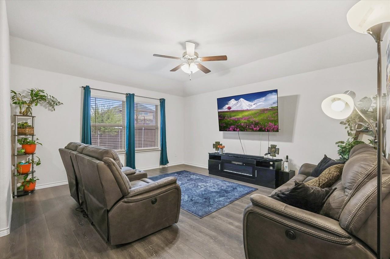 1653 Albatross Rd - Photo 5 of 9