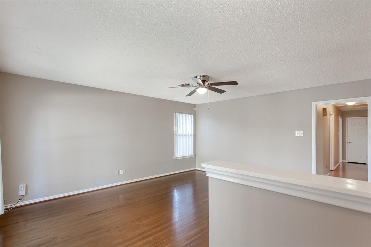 6912 Wake Forrest Dr - Photo 2 of 31