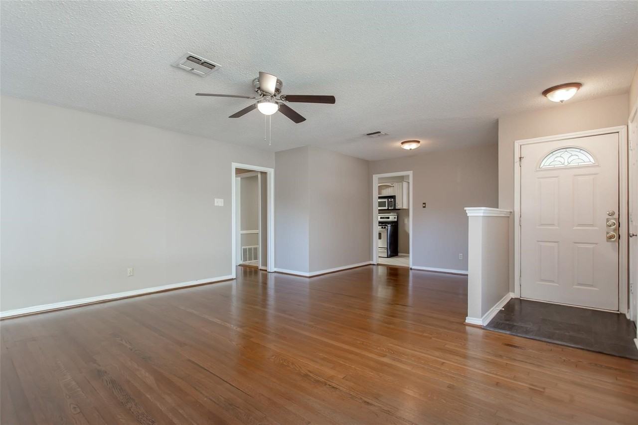 6912 Wake Forrest Dr - Photo 3 of 31