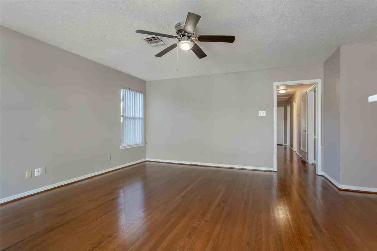 6912 Wake Forrest Dr - Photo 5 of 31
