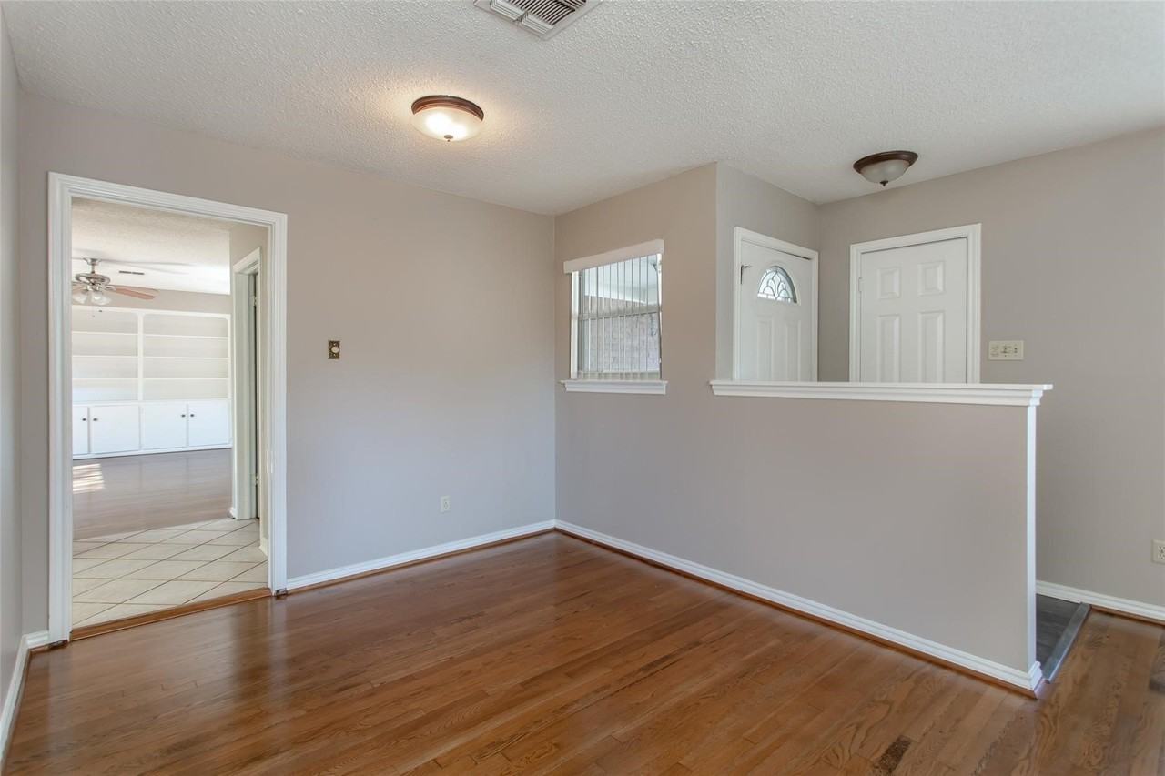 6912 Wake Forrest Dr - Photo 7 of 31