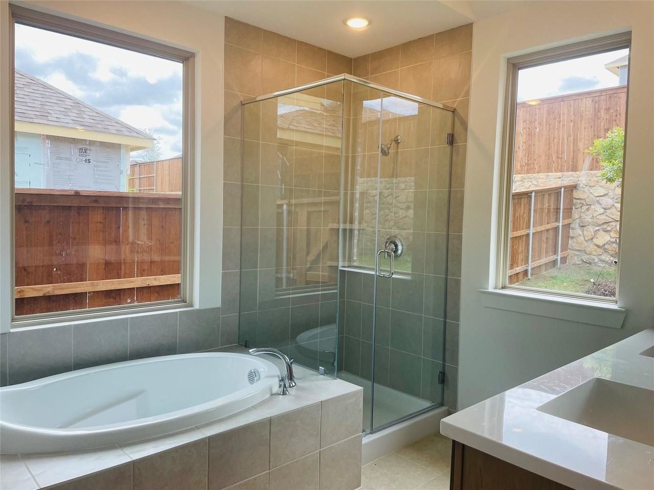 3954 Oak Creek Cir - Photo 5 of 7