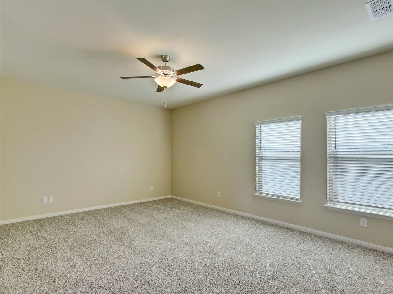 3217 Bowen St - Photo 4 of 25