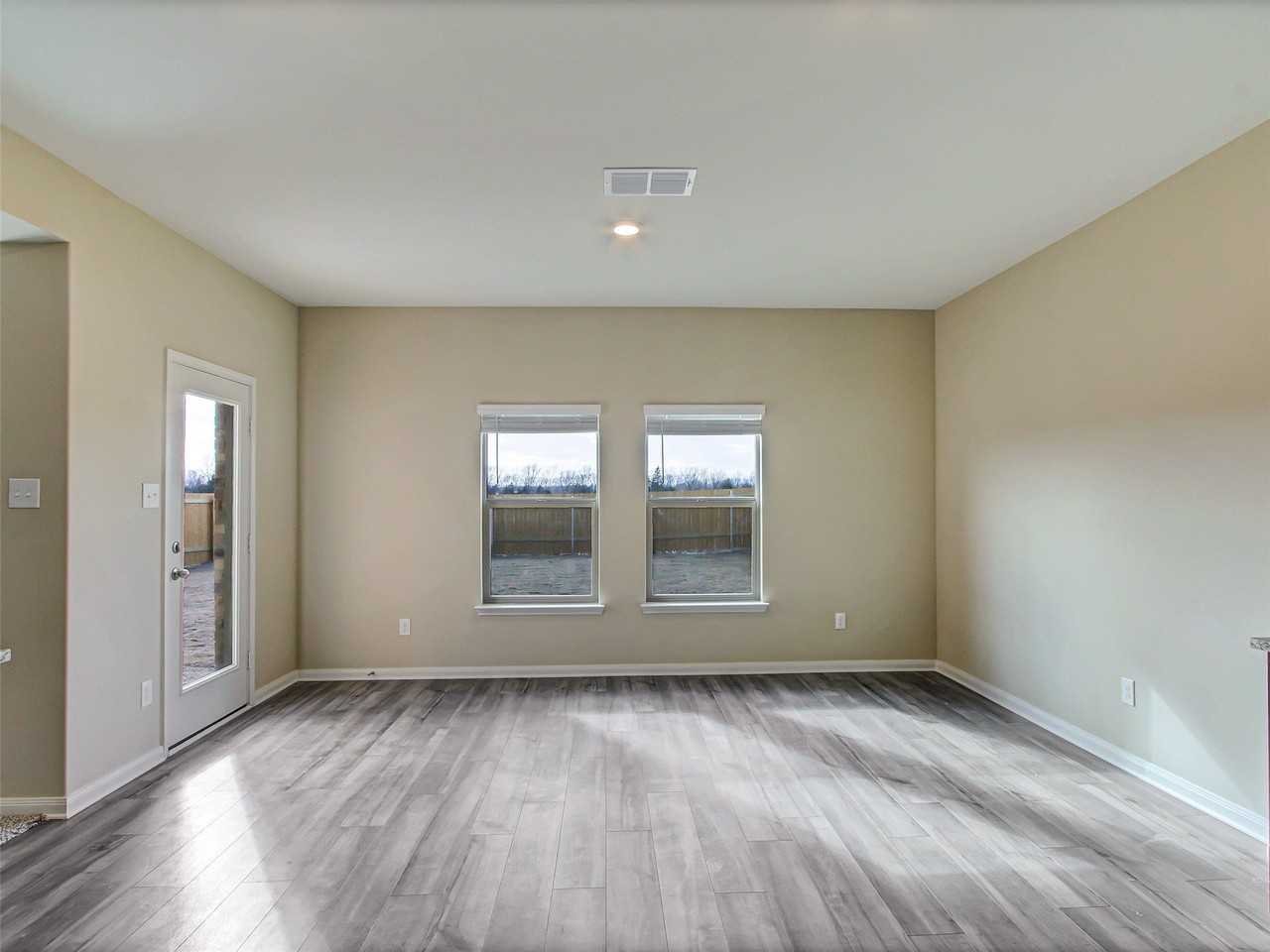 3217 Bowen St - Photo 6 of 25