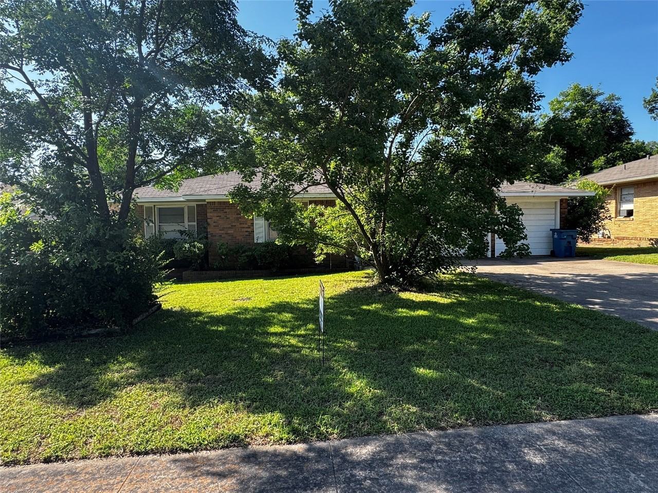 2928 College Cir - Photo 2 of 16