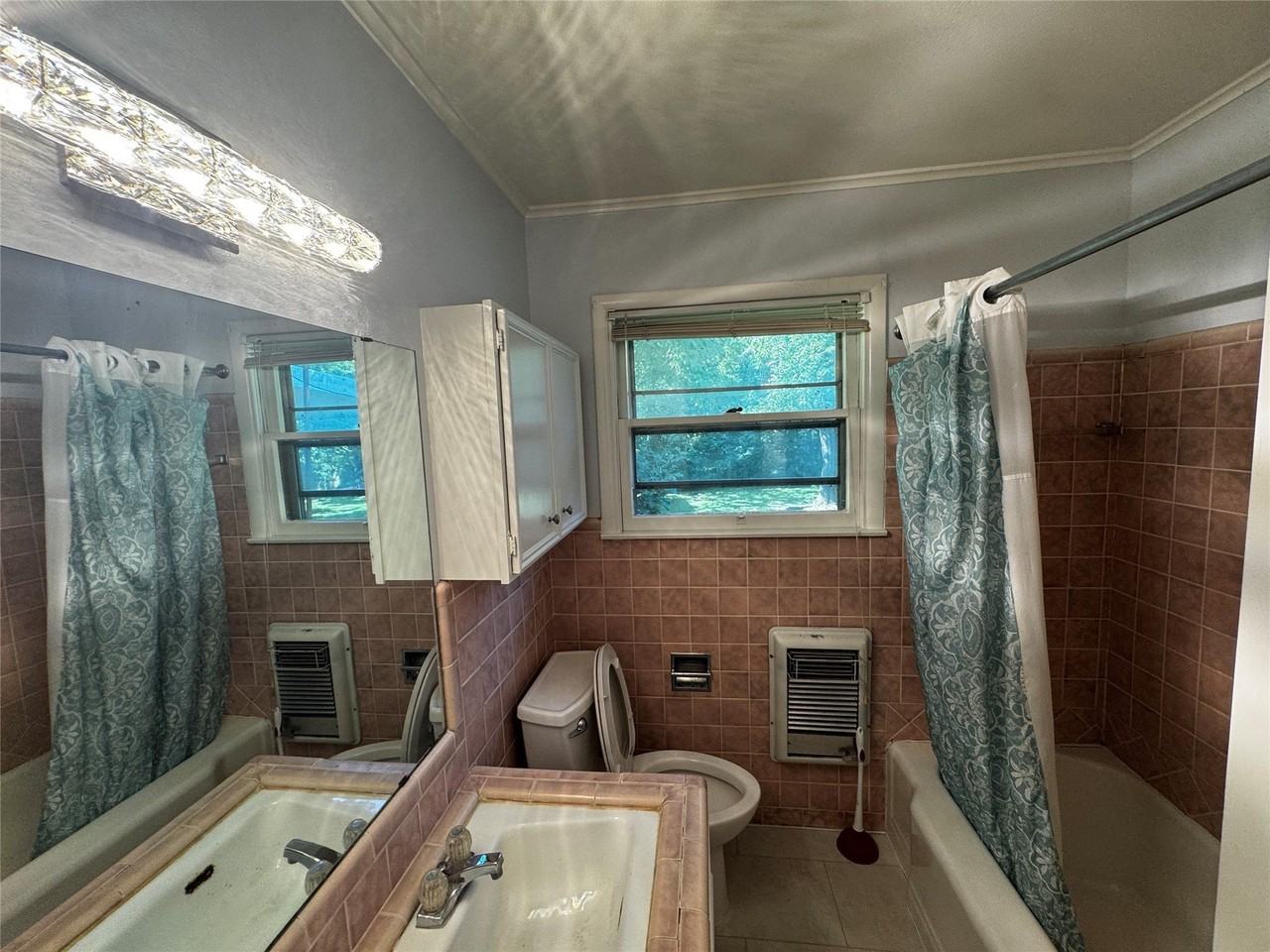 2928 College Cir - Photo 3 of 16