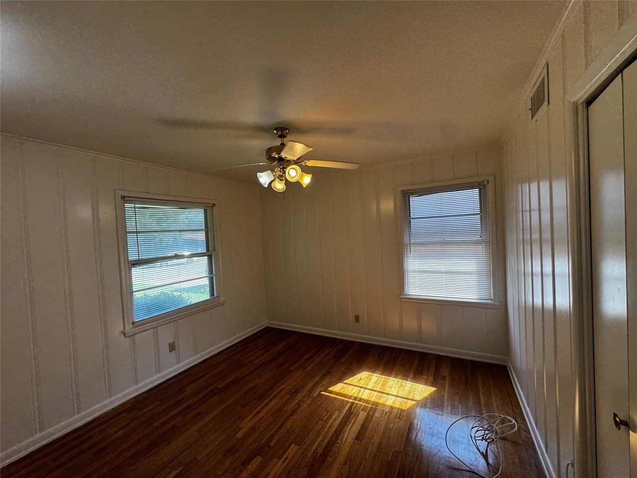 2928 College Cir - Photo 4 of 16