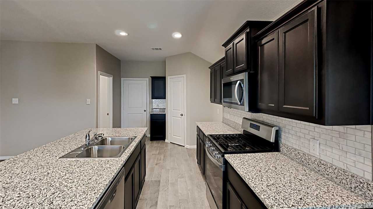8304 Burma Dr - Photo 4 of 15