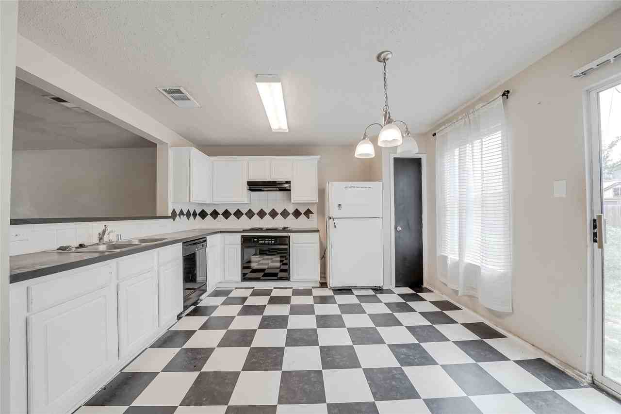 7012 Sorcey Rd - Photo 2 of 11